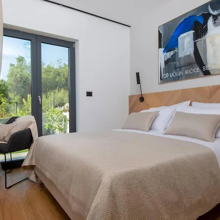 House Almost On Seafront, With Large Garden And Swimming Pool In Porto-vecchio Apartment