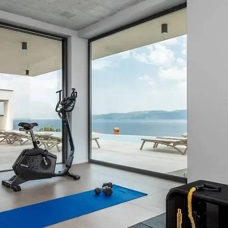 Apartment House Almost On Seafront, With Large Garden And Swimming Pool In Porto-vecchio *
