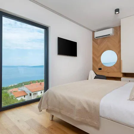 House Almost On Seafront, With Large Garden And Swimming Pool In Porto-vecchio