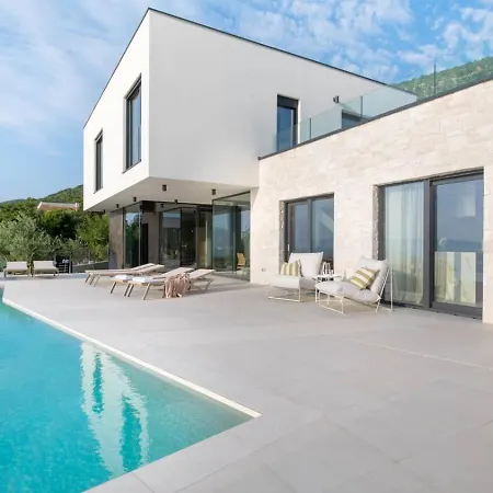 House Almost On Seafront, With Large Garden And Swimming Pool In Porto-vecchio * Porto-Vecchio (Corsica)