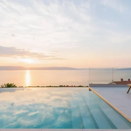 Apartment House Almost On Seafront, With Large Garden And Swimming Pool In Porto-vecchio *