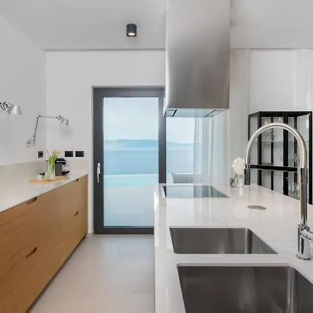 House Almost On Seafront, With Large Garden And Swimming Pool In Porto-vecchio Apartman