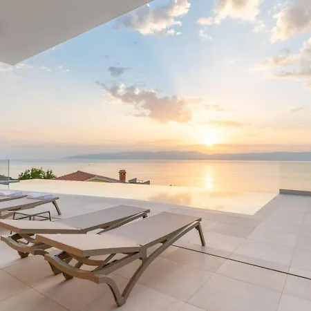 Apartman House Almost On Seafront, With Large Garden And Swimming Pool In Porto-vecchio *